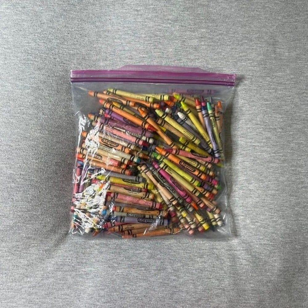Crayola Bag of Multicolored Crayons Set